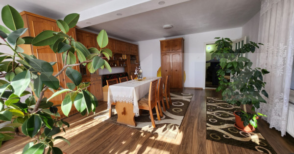 Casa cu 4 camere, 170 mp, Santana de Mures