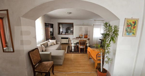 Casa Ultracentrală Aiud, 2 camere, 105mp, curte 423 m, Pret
