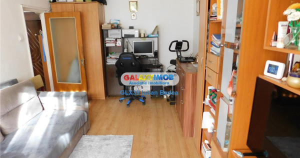 Apartament 2 camere decomandat bl 1987 etaj 5 - 1 Decembrie