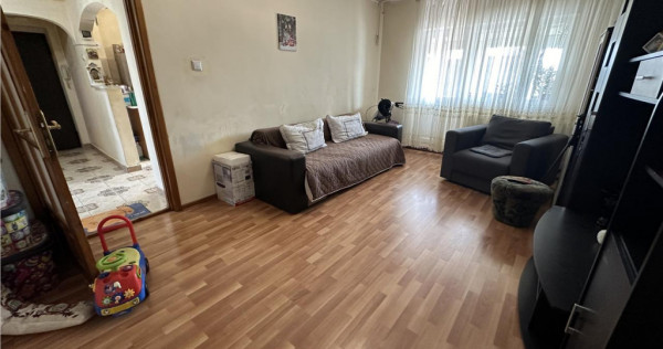 Apartament 3 camere langa liceul Karpen!