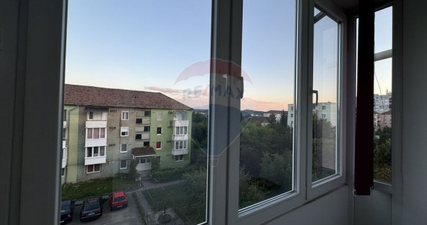 Apartament cu 3 camere pe Str. Clujului