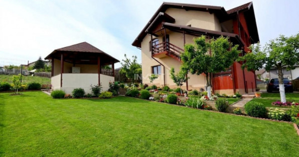 Casă individuală ideală pentru două familii sau locuinț