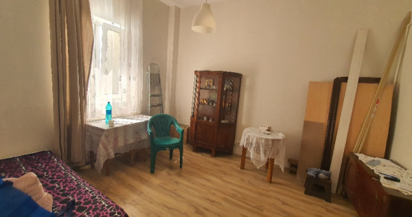 Apartament 2 camere situat în zona Democratiei, la parter