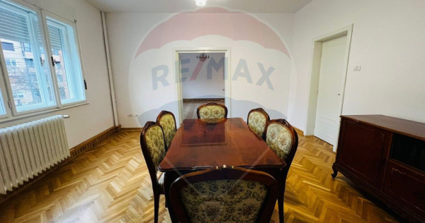 Apartament boem 5 camere zona ultracentrala etajul 1