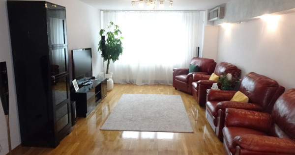 Vand apartament 4 camere decomandat in Deva, zona 22 Decembrie, etaj 2