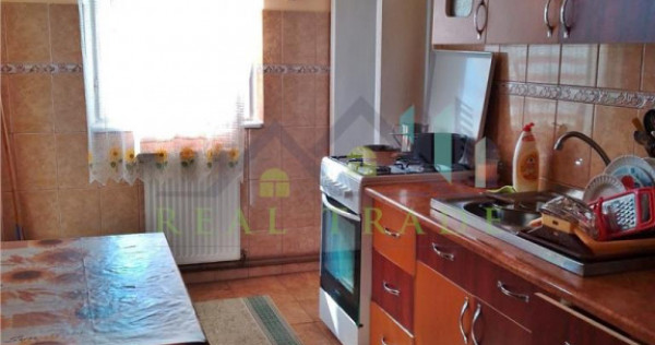 Apartament 4 camere zona Gemenii.