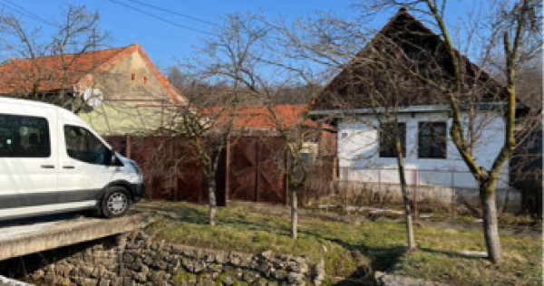 Teren 3400mp si casa batraneasca nelocuibila