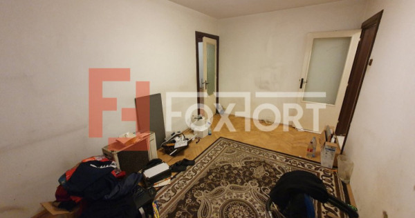 Apartament cu 3 camere semidecomandat, parter - Piata Doina