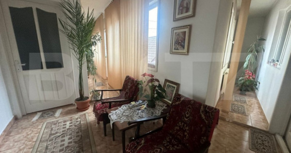 Imobil cu 12 camere/2 spatii comerciale, 210/283 mp, zona-se