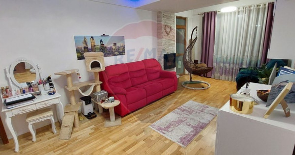 Apartament cu 3 camere de vânzare în zona Central