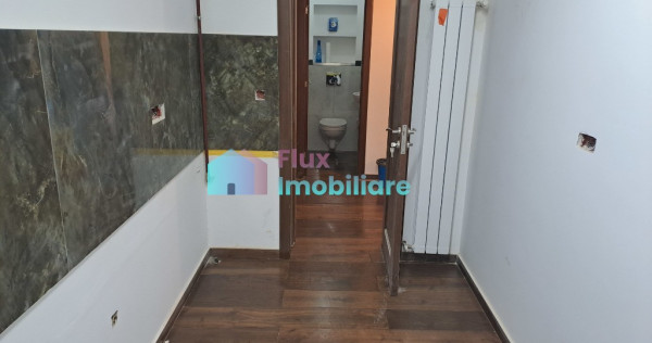 Apartament cu 4 camere în zonă centrală