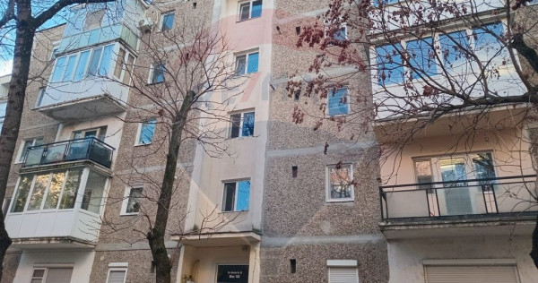 Apartament de vanzare 2 camere în zona Micalaca Mioritei