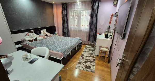 Apartament 2 camere decomandat, centrală termică, etaj intermediar