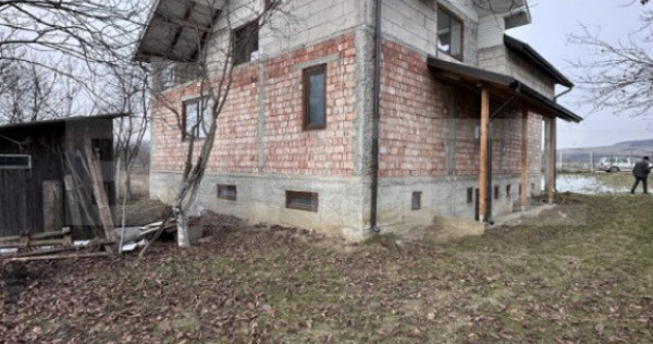 Casă la roșu Mănășturel ,teren generos,priveliște pano