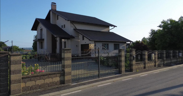 Cas#259; de Lux de V#226;nzare #238;n Suceava | 1.800 mp Ter