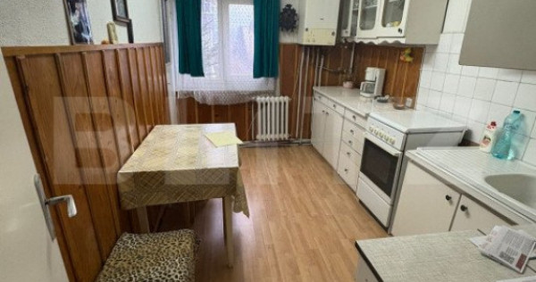 Apartament de vanzare, 3 camere, 70 mp, etaj 3, zona Kauflan