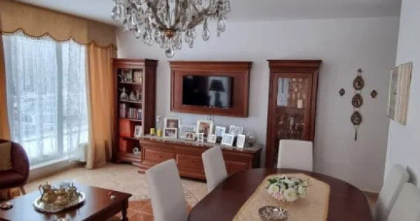 Apartament cu 4 camere, decomandat - zona Avantgarden