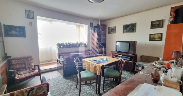 Apartament 4 camere, decomandat, zona Cetatii