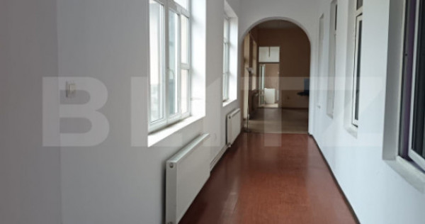 Casa cu 4 camere, 191 mp, zona Centrala, 0% Comision