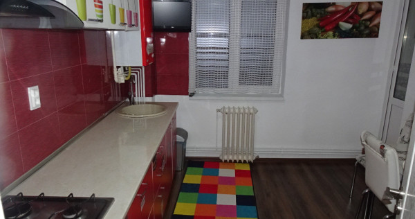 Inchiriez apartament cu 3 camere decomandat Deva, Eminescu Liliacului