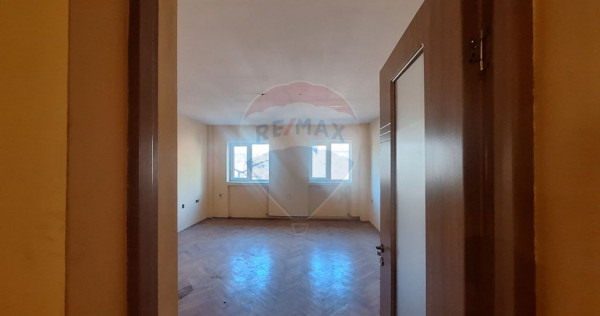 Apartament generos la 3 min pe jos de Podul Minciunilor