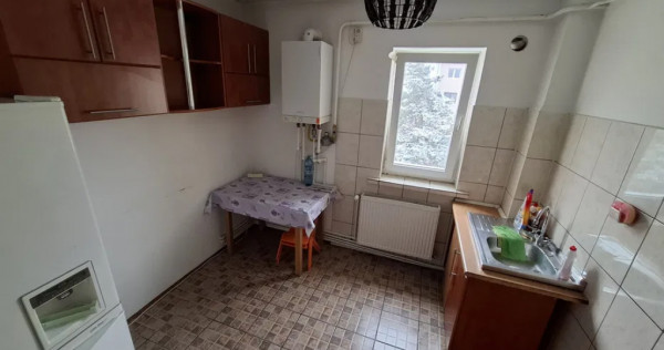 Apartament cu 3 camere decomandate Zona Marasesti