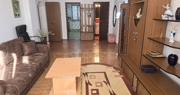 Inchiriez apartament de 3 camere decomandat, in Deva, Carpati, et 2