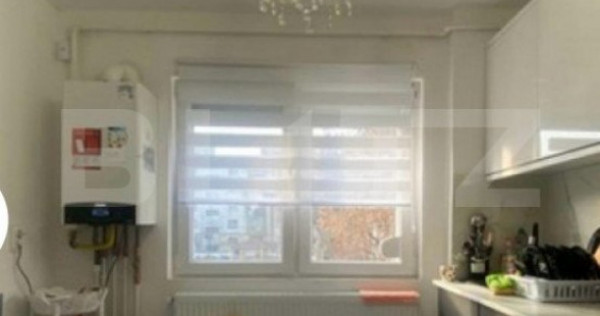 Apartament de vanzare 3 camere decomandat, zona Micro 16