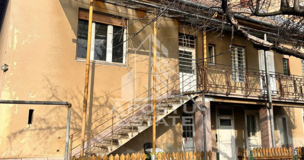 Casă individuală cu intrări separate in zona Complexul...