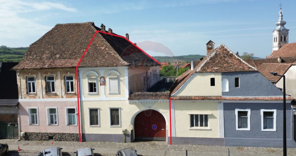 Casă cu istorie în inima Dumbrăveniului – 15 min. de...