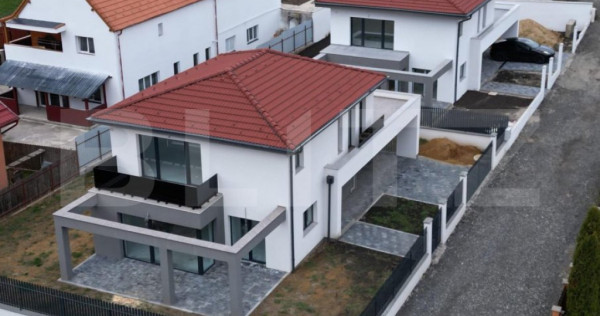 Casă individuală modernă, cu garaj, la intrare în Chinte