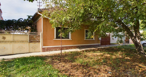 Casă 4 camere, zona centrală în Pâncota