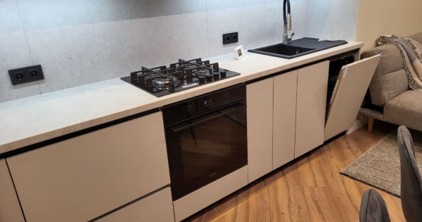 Va propunem spre inchiriere un apartament situat in zona Carierei