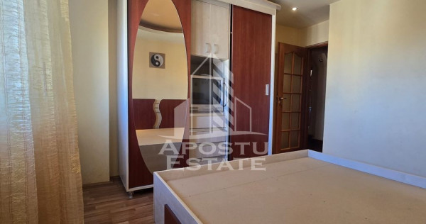 Apartament decomandat 3 camere, zona Miorita