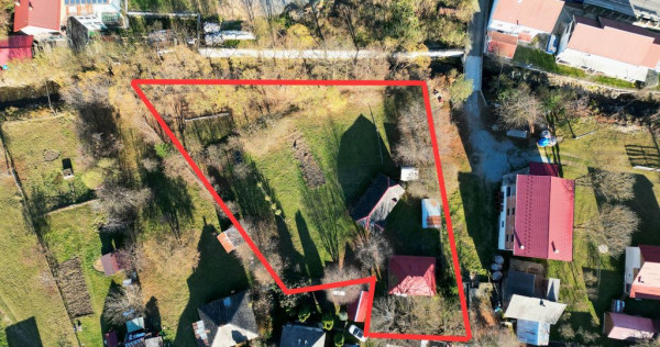 Casă de lemn, cu teren în Borșa