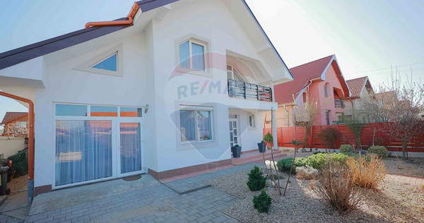 Casă cu 5 camere de vânzare în zona Episcopia Bihorului