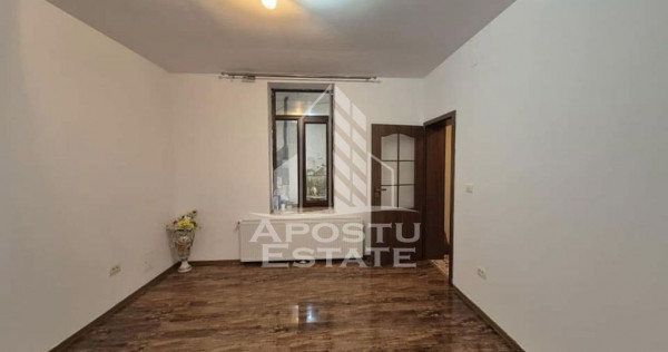Apartament cu 2 camere la curte comuna, centrala termica,...