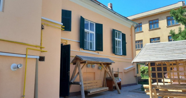 Apartament la casa, 2 camere, semidecomandat, ultracentral