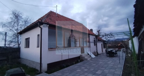 Se vinde casa renovata Tarlungeni, teren ~550mp