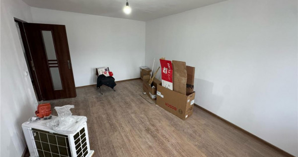 Ap 2 cam, 60 mp utili, et 2/3, hol patrat logie si balcon,re