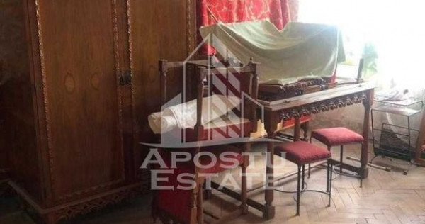 Apartament cu 3 camere, semidecomandat, centrala proprie,...