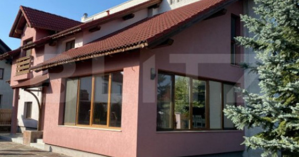 Casa de vanzare, cu 5 camere, 220 mp, zona Unirea