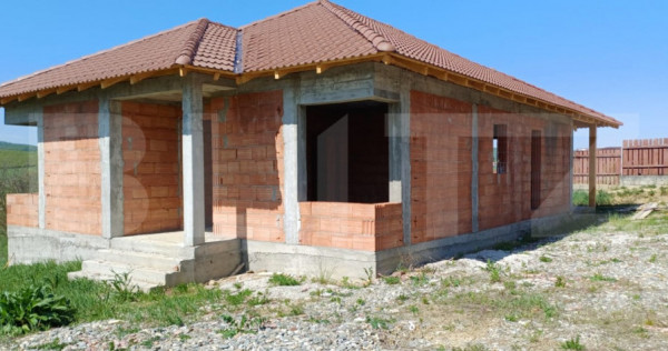 Casă la roșu 4 camere, 105 mp, 5 ari teren, zona Sigmir