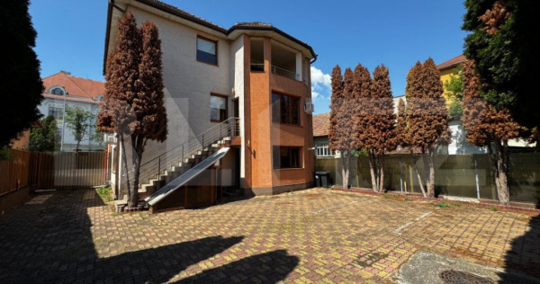 Sediu firmă / Birouri de v&acirc;nzare P+2E, 254 mp, zonă ultra