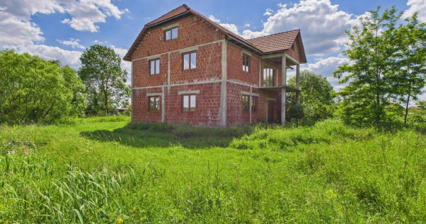 Casă la roșu, P+1, în localitatea Beliu, Arad