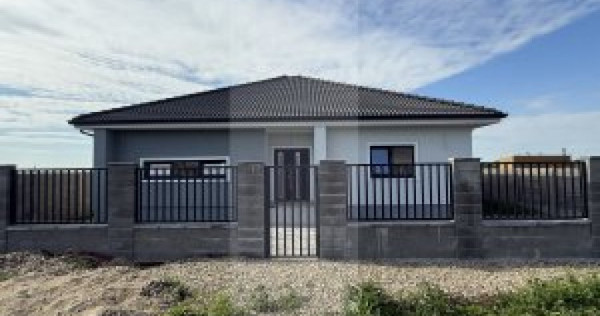 Casă de vânzare, cu 4 camere, 110 mp, zona Săcălaz