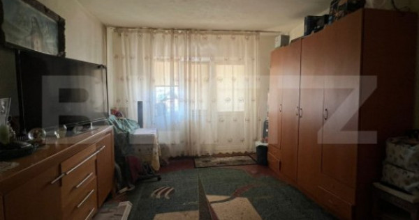 Apartament cu 3 camere, decomandat, zona micro 3