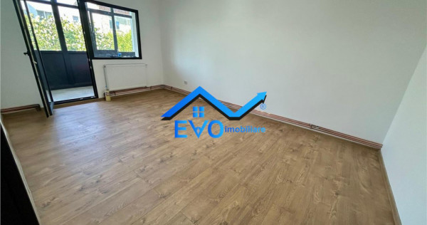 Apartament de cu 3 camere, decomandat, etaj intermediar, Da