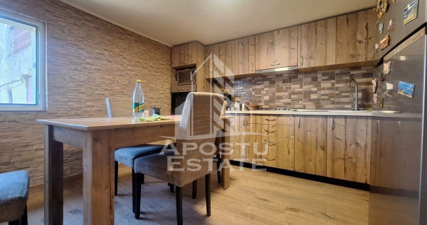 Casa individuala cu 5 camere si terasa, zona linistita Sa...