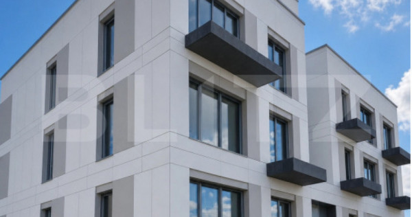 Apartament cu 4 camere 100 mp in bloc cu piscina din cartier